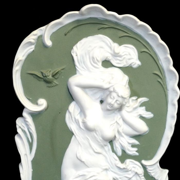 ヨーロッパビンテージ　陶器製レリーフ グリーン　ウォールインテリア 壁掛け 雑貨 高さ30㎝ 女性像のレリーフが美しい小ぶりな壁飾り　ATN