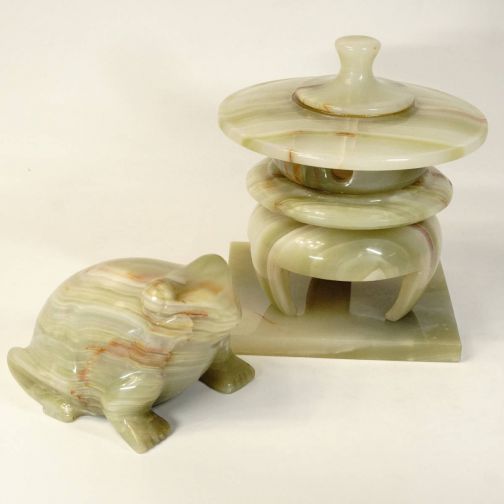 Showa Vintage Natural striped agate lantern with pedestal, 2 frog statues Green Onyx Agate Objet Figurine Width 16/15 cm Height 9/20 cm TKM