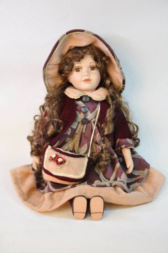 A girl with curly hair holding a vintage bisque doll crossbody pouch ♪ Estate sale! KMM