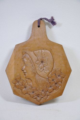Hand Curved Art Interior Ornament A wonderful piece of handmade hand carving! Estate sale! NTT