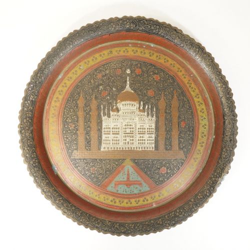 インド製 真鍮製細密彫刻彩色装飾飾皿 世界遺産「タージ・マハル」の超絶細密、彩色を施したプラーク 幅29㎝　奥行き2.5㎝ MYK
