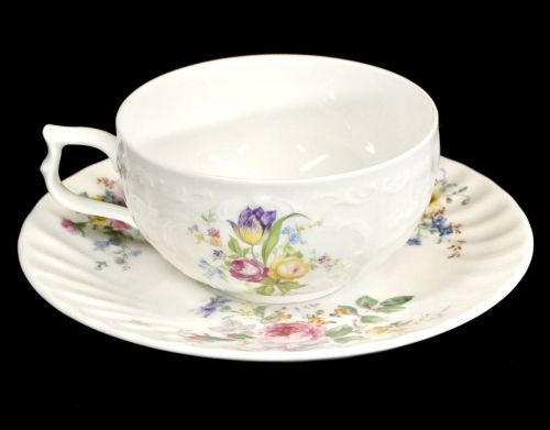 A unique collaboration made in England and Germany! Rosenthal cup, Royal Doulton saucer Colorful floral pattern, great compatibility with different brands IJS