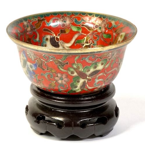 Chinese Antiques Antiques Karamono Keitai Ai Flower Butterfly Crest Cloisonne Bowl Karakidai KUO'S Diameter 7.5 cm Height 6 cm A beautiful gem with various colors of flowers and butterflies interwoven on a red background! SHM