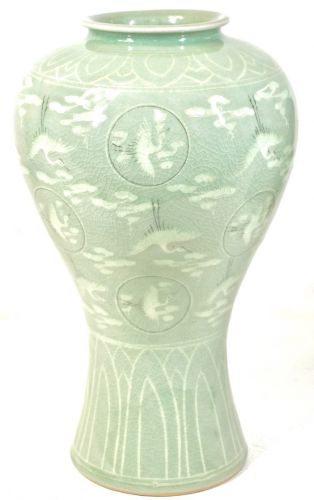 Sold Out Special! Period Goryeo Celadon Inscribed Product Cloud Flying Crane Inlaid Celadon Vase Diameter 16cm Height 26cm Estate Sale KNA