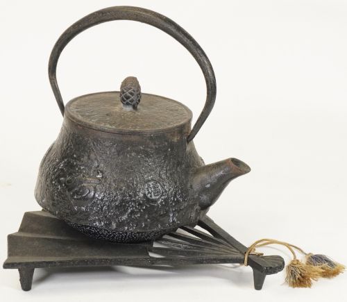 Showa Vintage Nambu Tekki Teapot with pinecone lid Kotobuki pattern teapot/Fan-shaped Kotobuki bottle bed Sencha utensils Tea utensils Iron kettle Estate sale KEK
