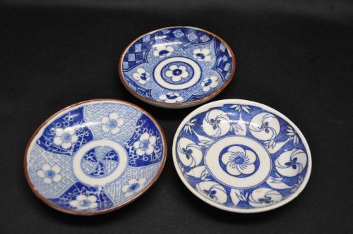 Special sale price! Period item Old family storehouse Sometsuke seal plate Individual plate Small plate Different pattern 3 pieces Estate sale! SKA