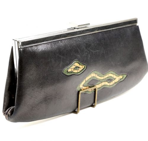 Vintage leather bag sub-pocket x 2 Width 26 cm Depth 3 cm Height 11 cm Small and easy to use taste bag! Estate Sale FYO