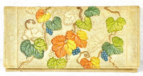 Sold out special price! Showa vintage billfold long wallet embossed grape crest 3 pockets (main 1 sub 2) Grape relief is nice! AYS