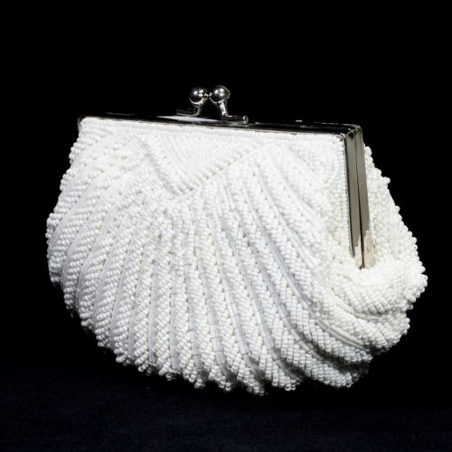 50% off! Showa Retro Beads Handbag White Party/Kimono Bag Width 16cm Height 12cm The pure white color is wonderful! ATN