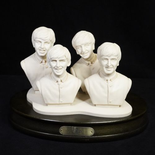 30% OFF! 1993 Beatles BEATLES COLLECTION Yamano Music Co., Ltd. Apple-approved bust Limited 3000 units Weight 1.3kg Suit in 1964 ATN