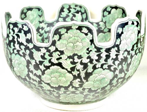Chinese Antiques Chinese Antiques Chinese Art Ming Dynasty Chenghua Green Glaze Flower Arabesque Crested Jar Water Bowl Chozubachi Diameter 35cm Height 23cm Estate Sale AYS