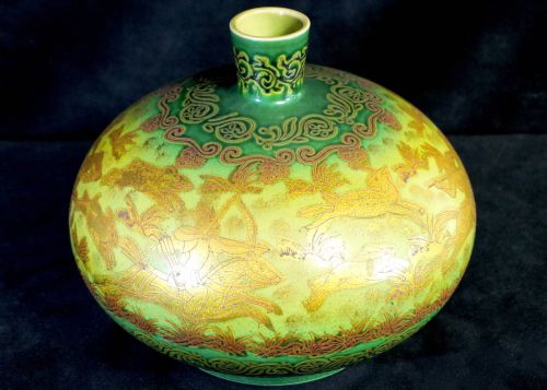 Sold Out! Kutani Ware Aote Kutani Yuho Kiln Kinsai Obi-e Hunting Illustration Treasure Crest Decorative Vase Decorative Jar Estate Sale HKE