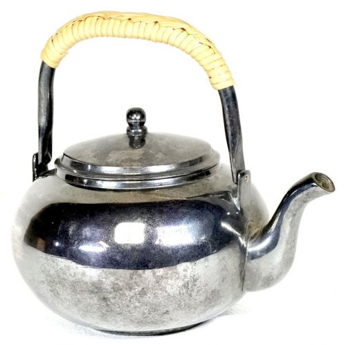 昭和ビンテージ　籐巻柄銀製湯沸　銀瓶　 茶道具　幅15㎝　重さ538g　約400ml 　いぶし銀の侘び寂び、経年の味わいが素晴らしい逸品 NNM