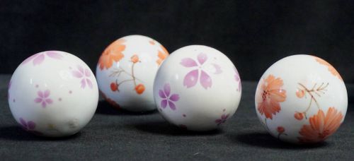 Sold out! Set of 4 floats with floral patterns made of pottery Good when floated in a pot with a diameter of 5 cm! Estate Sale KTU