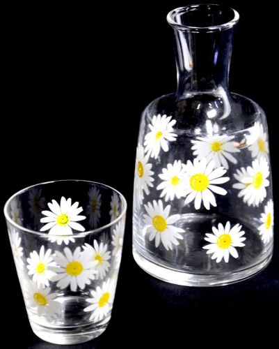 50％OFF！　昭和レトロ　ガラス製　水差し＆グラスセット 直径10cm 高さ19cm（水差し） ポップな花柄がとても素敵です！　MSK