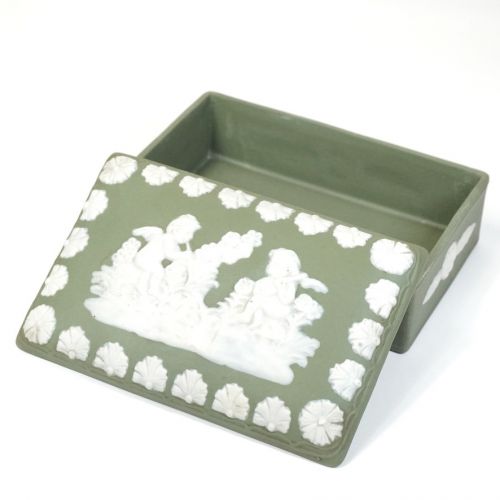Sold out! European Vintage Pottery Accessory Case Green Miscellaneous Goods Width 14 cm Height 5 cm The relief of the two angels is wonderful! ATN