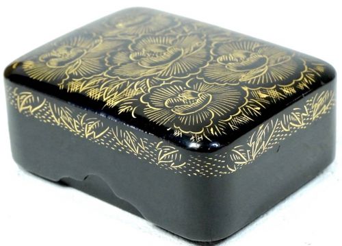 Sold out! Period lacquerware Tsubaki-e-mon Chinkin black small box Covered lid type Motoki lacquerware With paulownia box Great taste Diameter 9cm x Height 4cm! Estate Sale ANS