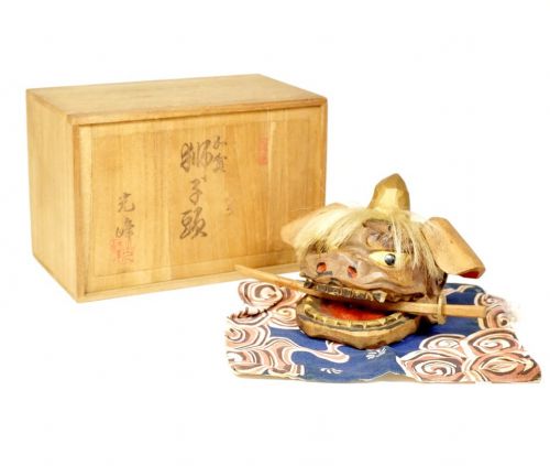 Showa vintage Mitsuho made Kaga lion head paulownia one-sword carving wood carving with paulownia box width 13 cm amulet amulet symbol of success in life ATM in a safe world