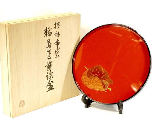Sold Out! Wajima Lacquer by Seiichi Fukuhisa Maki-e Hotei Design Vermillion Marubon Diameter 30.5cm Motoki Lacquerware Co-Box Unused Debt Stock Estate Sale HYK