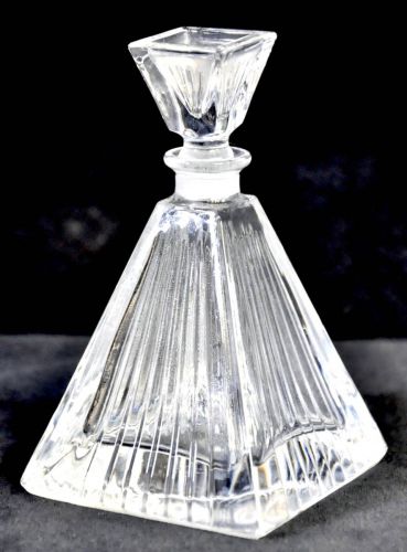 売り切り!　イタリア　RCR　1980年代 ロイヤルクリスタルロック製 　ピラミッド型クリスタルガラス　 香水瓶やデキャンターとして　IJS