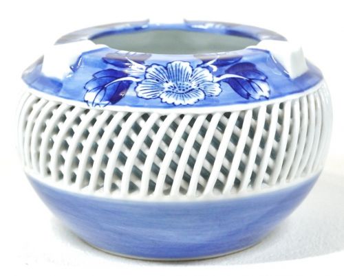 50% off! Showa vintage Arita porcelain Suiho product Dyed flower pattern mesh openwork ashtray Estate sale MTY