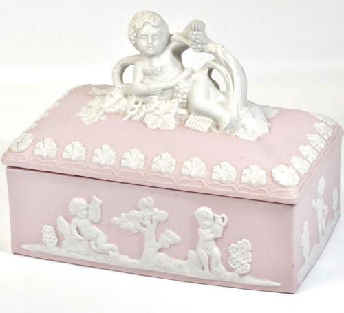 50% off! European vintage pottery accessory case Pink Miscellaneous goods Width 19 cm Height 14 cm There are 2 repair marks, but the relief of the two angels is wonderful ATN