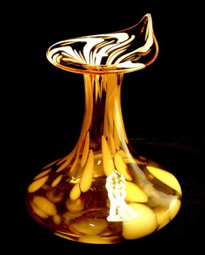 Made in Italy Demain Doman Art Flower Vase Diameter 19cm Height 27cm A masterpiece with exquisite matching of shape, amber color, and white marble pattern HYK