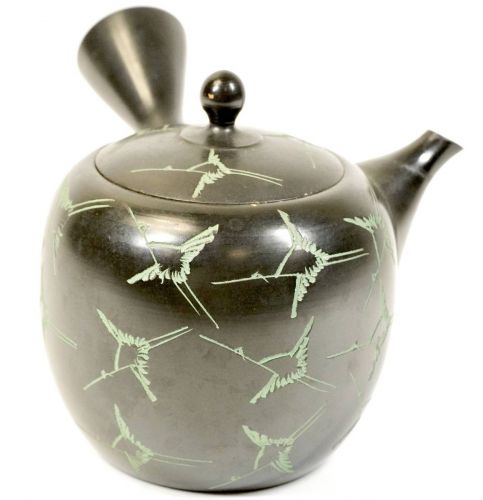 50% OFF! Tokoname ware black clay teapot with flying crane design, width 10.5 cm, depth 13 cm, height 9.5 cm, full of flavor Beautiful green flying crane design shines in black MMT