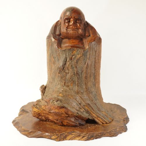 日本のアンティーク　時代物　讃岐一刀彫達磨像　台座付　 木製オブジェ　縁起物　重さ5.5kg！ 幅28㎝奥行き17㎝高さ39㎝　 THT