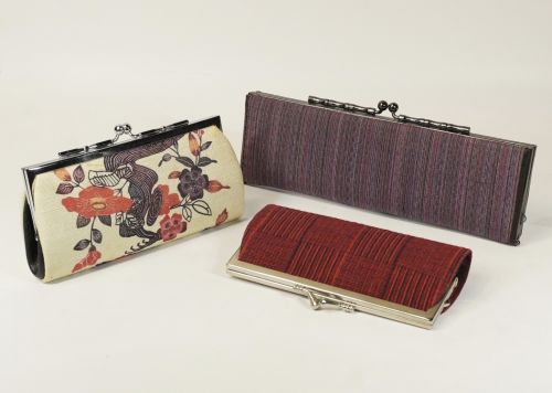 Showa vintage Japanese traditional fabric Oshima Tsumugi, Ryukyu Bingata, etc. 3-piece set Wallet Gamaguchi Coin case Coin purse Width 19/14/12.5 cm Height 7/7/7 cm YKT