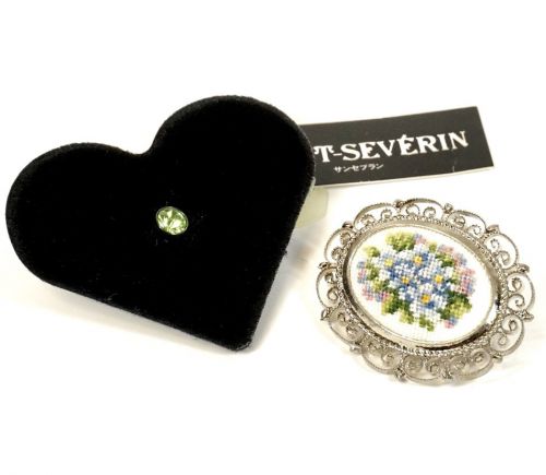 Set of 2 vintage jewelry! Genuine Austrian petit point brooch Showa Dress Co., Ltd. Green lapel pin IJS