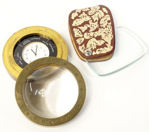 ビンテージ　真鍮製拡大鏡付き世界時計・皮革ケースルーペ 2点セット　ずっしり400g　ペーパーウェイトとしてもGood 時計の動作未確認 ATN