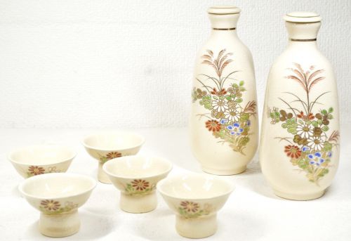 Sold out special price! Showa vintage Satsuma ware Hand-painted grass and flower pattern sake set with lid 2 sake cups, 5 sake cups The hand-painted flower crest is wonderful! KNA