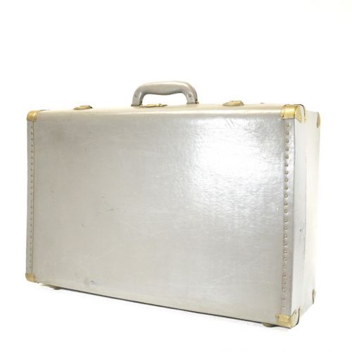 50% off! Showa era gray suitcase There are pain and rust over time, but a gem full of charm that new ones do not have Width 54 cm Height 36 cm ATN