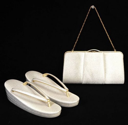Zori/Bag Unused item! Silver Kimono Accessories Kimono Sandals: Length 23.5cm Bag: Width 22.5cm Height 29cm (handle included) With original box Italian designer HHT