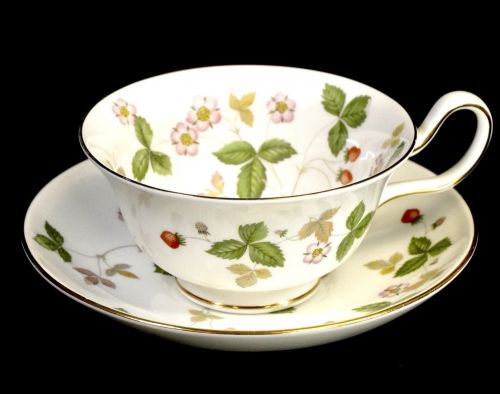 Vintage England made WEDGWOOD Wedgwood wild strawberry series tea cup & saucer bone china IJS