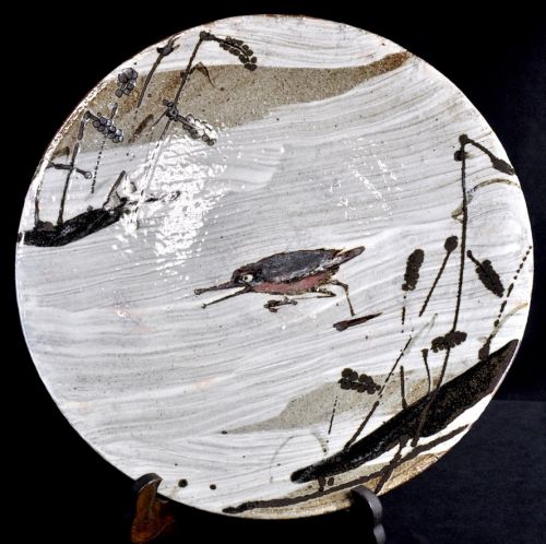 50% off! Historical Kusachi crest platter with pedestal Inscription Diameter 44 cm The Kusatsu crest drawn in iron painting, the texture of the soil makes the best use of the texture of the artist HKT