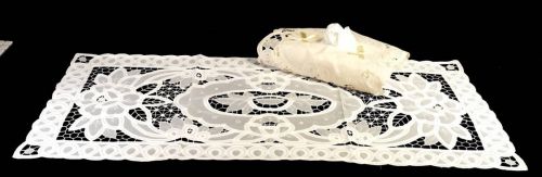 SOLD OUT! VINTAGE HAND MADE LACE 2 PIECES TABLE CENTER TISSUE BOX COVER UNUSED DEBT STOCK ESTATE SALE ATN