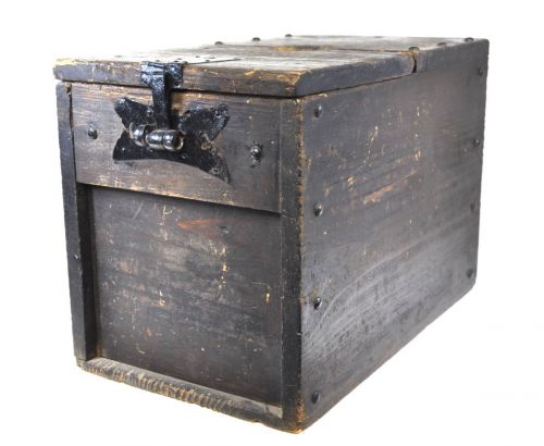 Sold out! Period item Meiji era tool box Taste old folk tool box Small size is easy to use! Estate Sale IKT