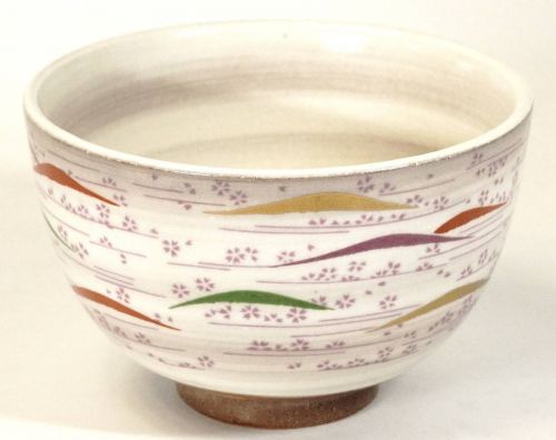 Kyo ware Kiyomizu ware Fujiyama-zukuri Overglaze picture Sakurayama Matcha tea bowl Tea tray Tea utensils Unused debt stock Diameter 12.5 cm Height 8 cm A colorful and pretty tea bowl! YKT