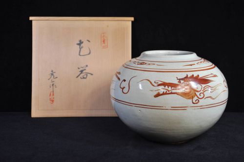 Sold out! Akahada ware Mt. Akahada 7th generation Takasan Furuse Vase with red painting dragon figure With original box Estate sale from collector's collection KJK