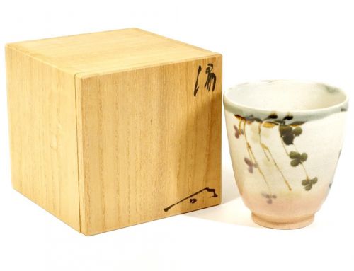 Sold out! Kutani ware Sojin Hasegawa Kusaki-mon teacup Diameter 9.5 cm Height 10.5 cm Both boxes Unused debt stock Large and easy-to-use teacup HYK
