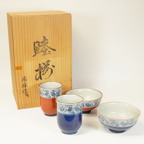 Arita ware Zuisho product "Mutsuso" Husband and wife tea bowl set Tea cup / rice bowl Unused dead stock co-box How about a gift or a companion for your new life! MYK