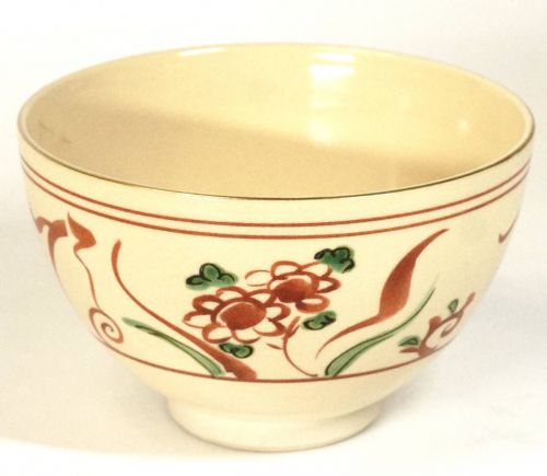 Kyo ware Kiyomizu ware Ryusei kiln Matcha tea bowl with red picture flower and bird crest Tea bowl Tea utensils Unused Shared box Diameter 12 cm Height 8 cm A tea tray that can be enjoyed 360 degrees with flowers, birds, and bamboo drawn with obi painting