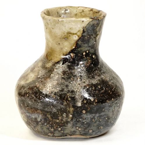 昭和ビンテージ 鉄釉花瓶 陶器製 作家物 在銘品 手捏ねの味わいのある造形、土味を活かした肌 鉄釉が織りなす色彩の逸品！ 高さ17㎝ HHT