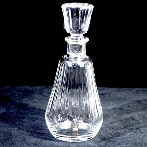 30% OFF Crystal decanter made by Baccarat Baccarat Cognac Camus A gem with a sense of transparency, depth and luxury! Diameter 12 cm Height 26 cm ATN