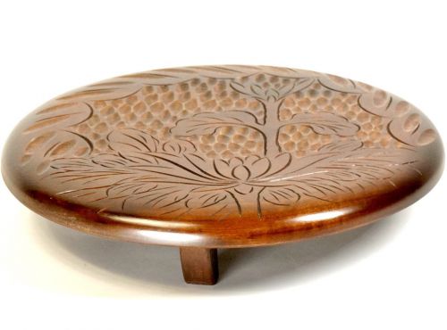 Showa Vintage Nikko carved hand-carved flower crest three-legged stand Flower stand Incense burner stand As a bonsai stand Diameter 26 cm Height 5.5 cm Motoki lacquer art Unused debt stock With original box IJS