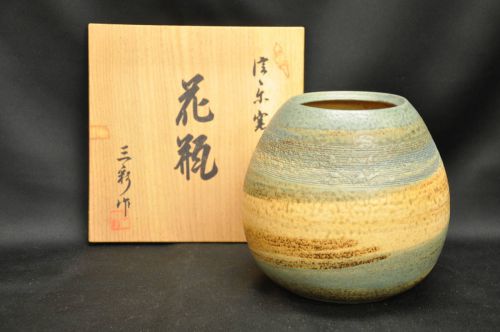 Sold Out! Showa Vintage Shigaraki Ware Sansai White Plum Carving No. 8 Round Vase Vase Estate Sale! MYM