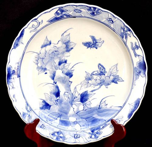 50% OFF! Japanese Antique! Period Bakumatsu to Taisho Period Koimari Dyed Butterfly Pattern Large Plate Width 41cm x Height 5.5cm with Dish Stand KMM