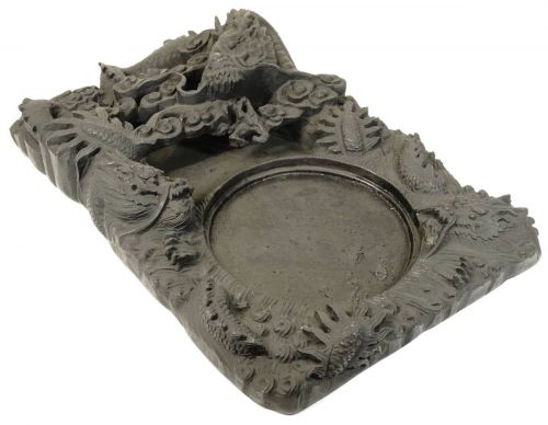 Chinese antique Chinese antique fine sculpture dragon crest inkstone tool A powerful openwork dragon crest is a wonderful gem! Width 25 cm Depth 36.5 cm Height 7 cm Weight 5.3 kg TKM